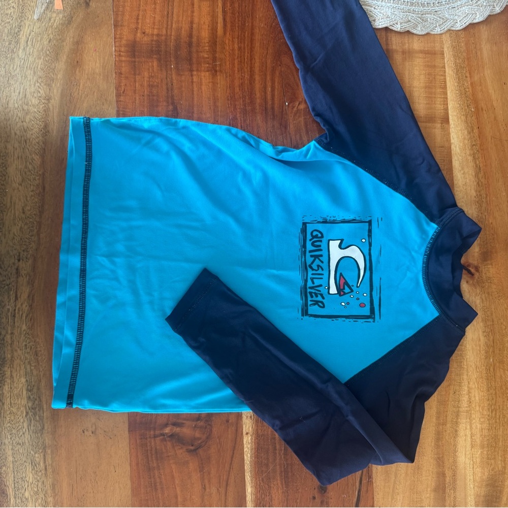 Quiksilver Teal and Navy Graphic Tee